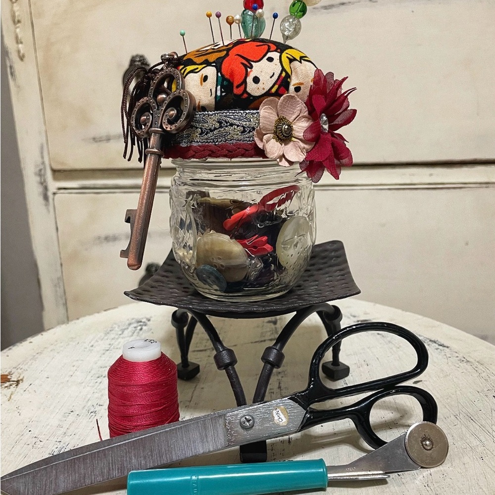 Gift it! Stage it! Fantacy Pin Cushion Jar with Key Charm